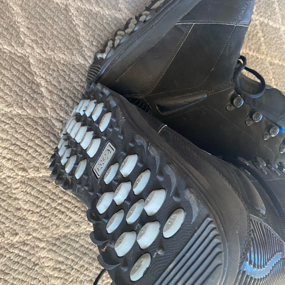 Sz10 ThirtyTwo Black Snow Boots - Picture 9 of 9
